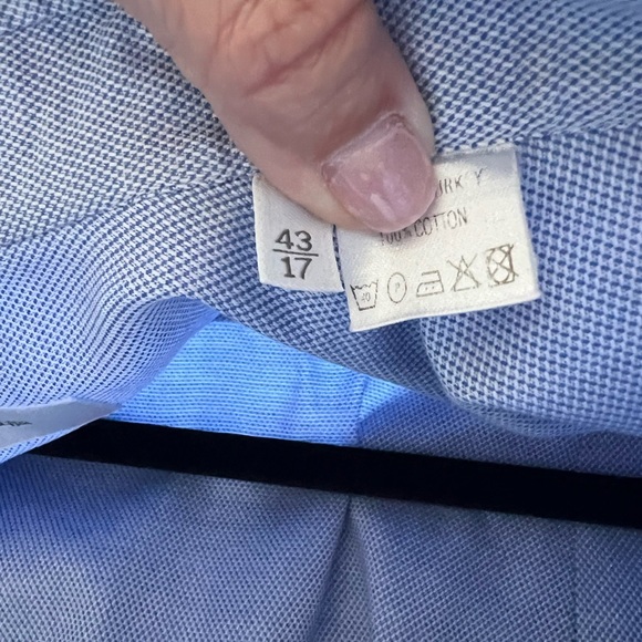 2 Men's button down shirts - Picture 4 of 4